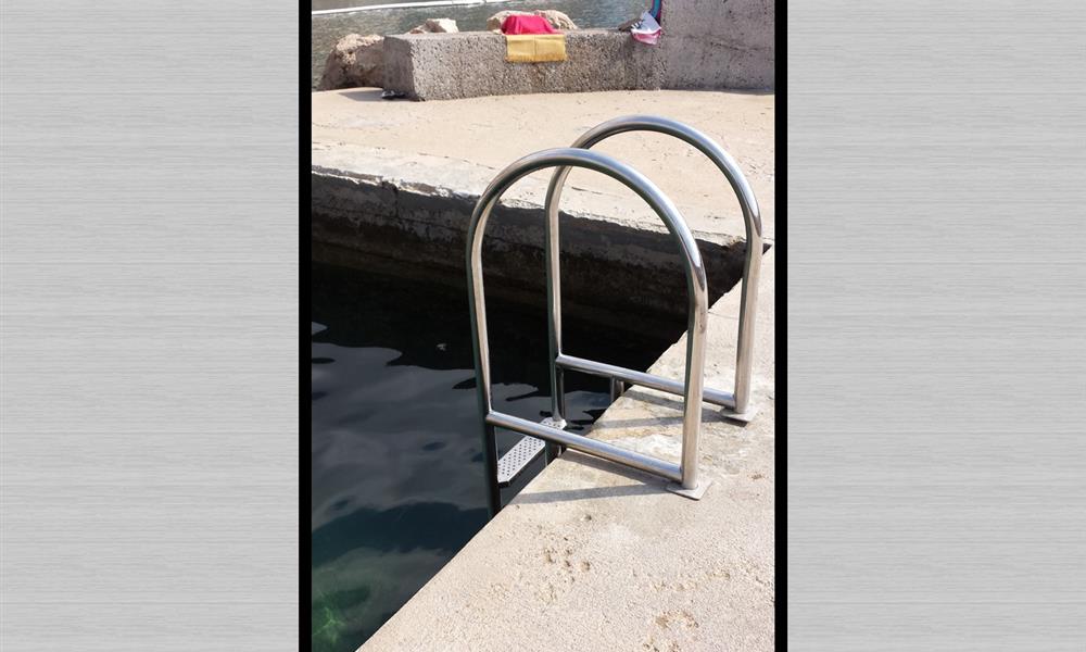 Echelle de piscine. - 