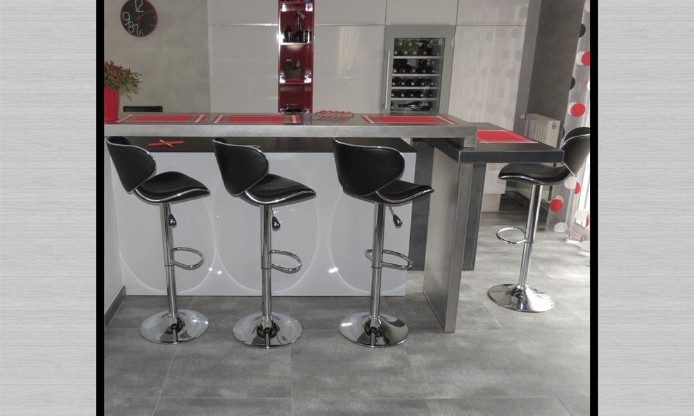 Bar de cuisine, associant acier et inox. - 