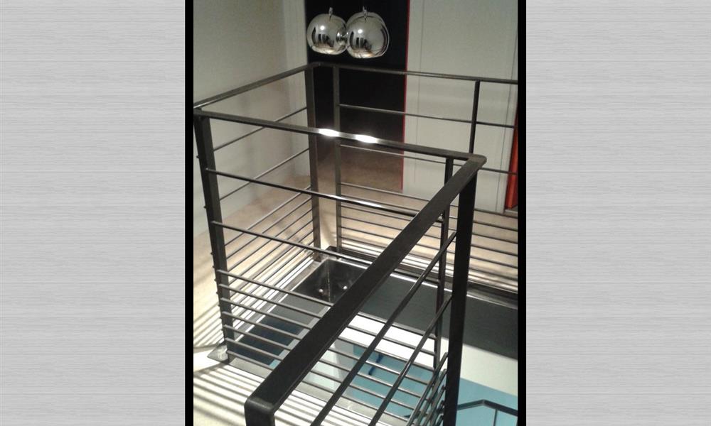 Garde corps intérieur , lisse horizontale avec différents espacements aRINOX - 