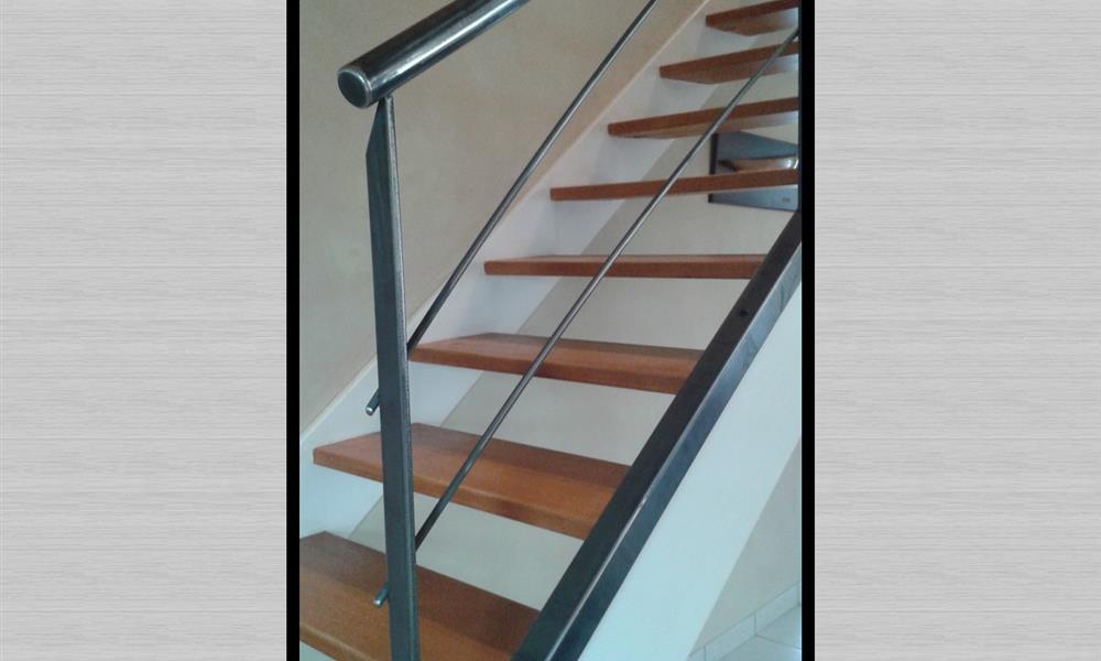 Relooking : Nouvelle rampe pour cet escalier en bois - 