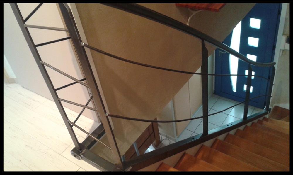 Relookin, changement de la rampe en bois pour une rampe en acier. ARINOX - 