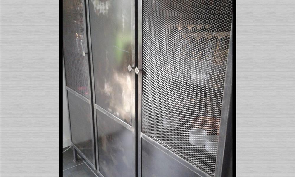 Détail meuble en acier - ARINOX chaudronnerie. - 