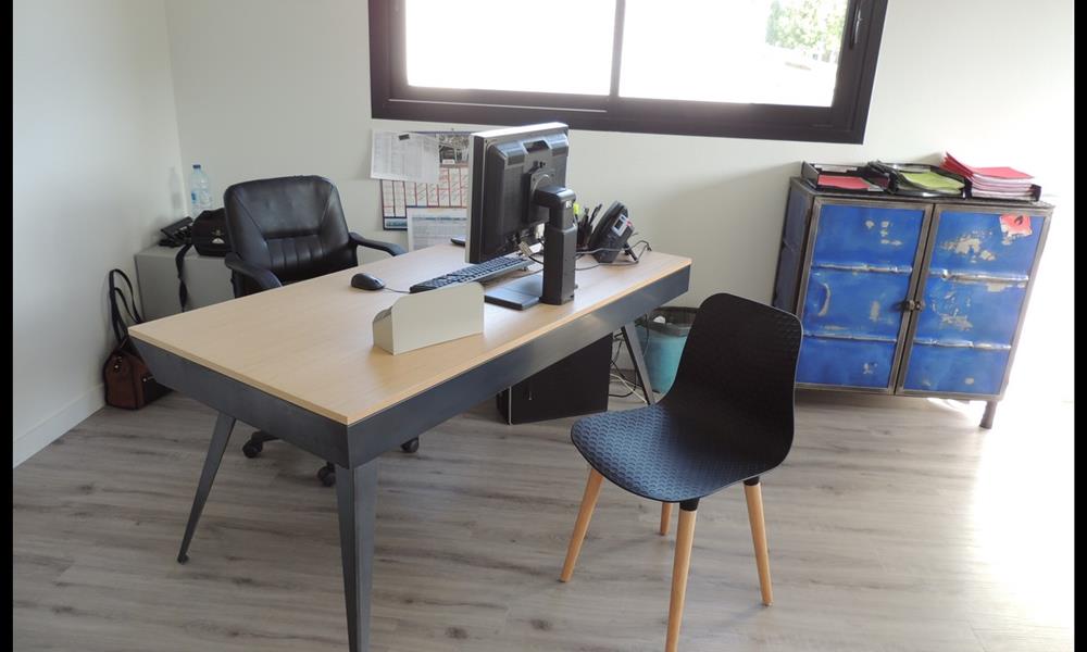 bureau piétement acier en  tôle pliée,plateau bois : ARINOX - 