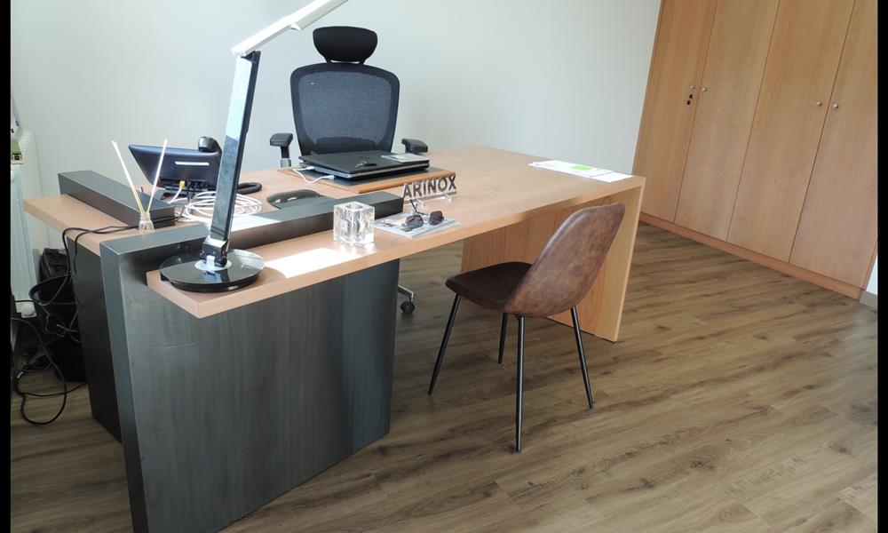 bureau piétement acier en découpe laser, plateau bois : ARINOX - 