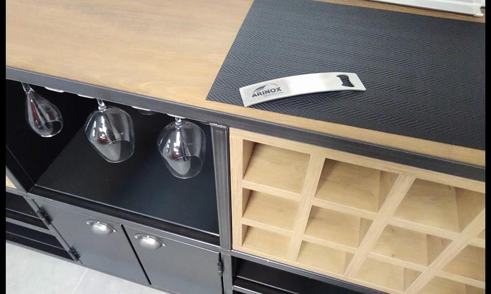 Détail casier bouteillse sur meuble acier ARINOX - 