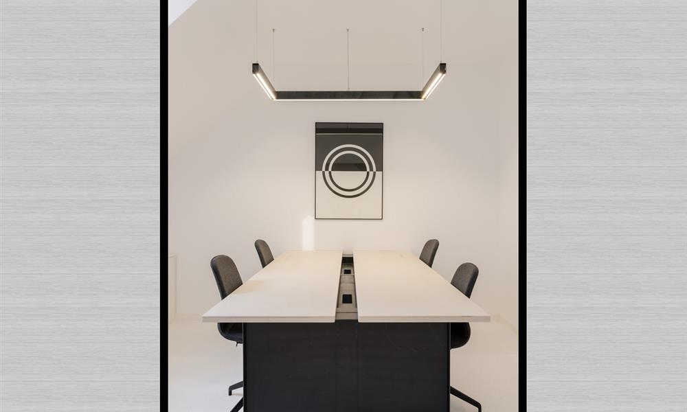 Bureau Design en acier et luminaire, plateau hêtre ARINOX - 