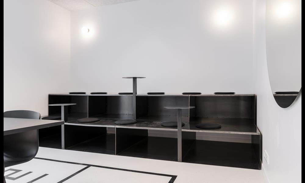 Estrade avec tablettes en acier brut verni ARINOX - 