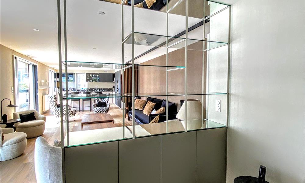 Etagere design en acier thermolaqué avec tablettes en verre ARINOX - 